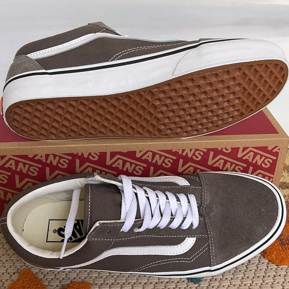 Vans Men’s Old Skool
Color Theory Bungee Cord
VN0005UF9JC
Sneakers - Picture 5 of 16